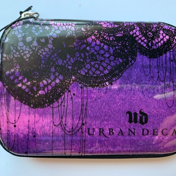 Urban Decay Feminine Palette - Picture 3 of 3